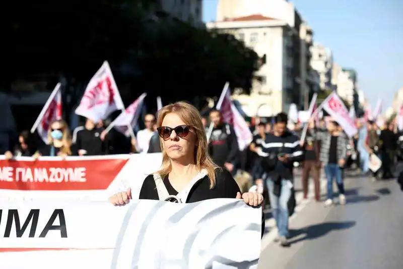 Yunanistan’da hükümetin çalışma saatini uzatma planına karşı ikinci grev
