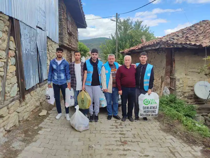 Köpenez köyündeki evleri yanan ailelere yardım eli
