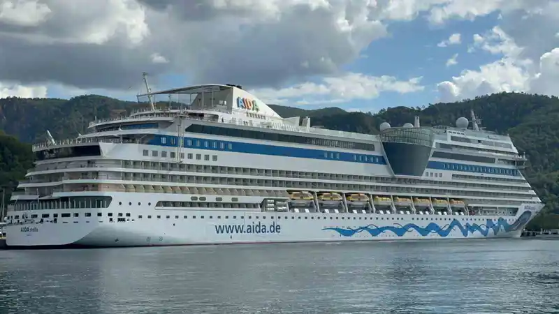 İtalya bayraklı dev kruvaziyer Marmaris’e 2 bin 500 yolcusuyla geldi
