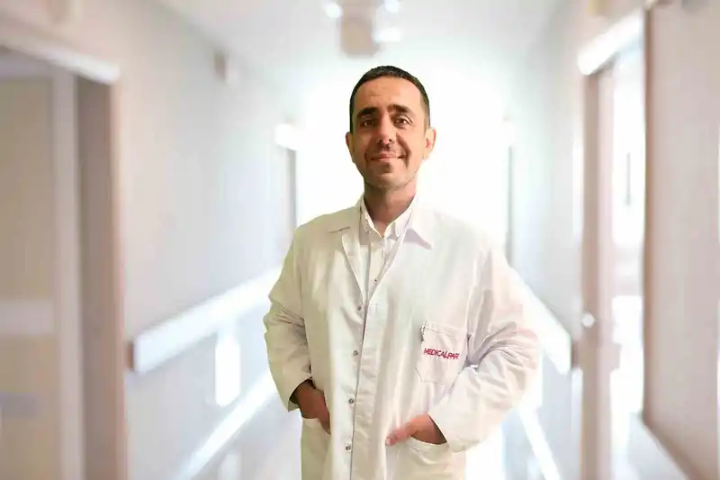 Opr. Dr. Hakan Peker: 