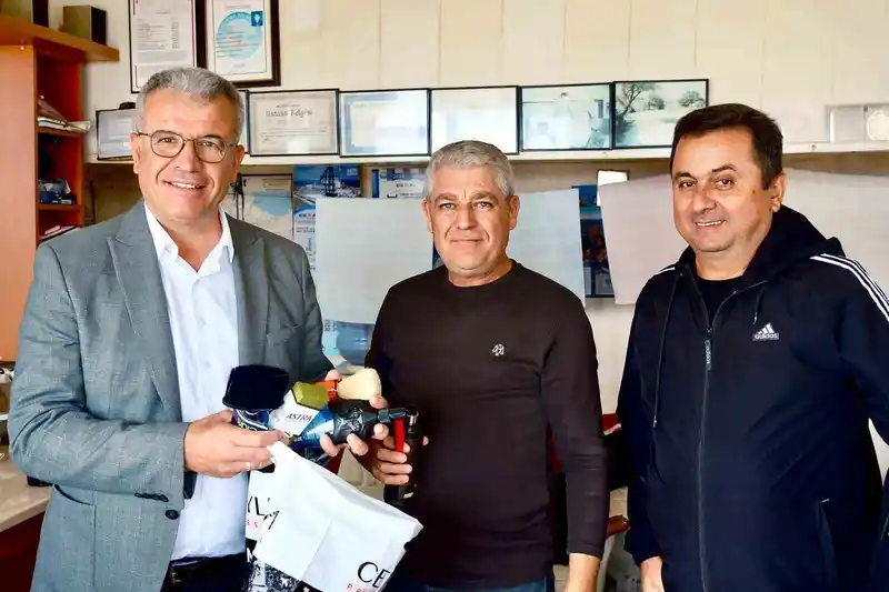 Karabiga Belediyesi’nden berberleri sevindiren hediye
