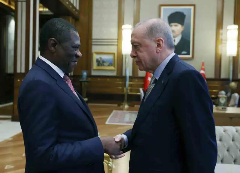 Cumhurbaşkanı Erdoğan, Cumhurbaşkanlığı Külliyesinde Güney Afrika Cumhuriyeti Cumhurbaşkanı Yardımcısı Paul Mashatile’yi kabul etti.
