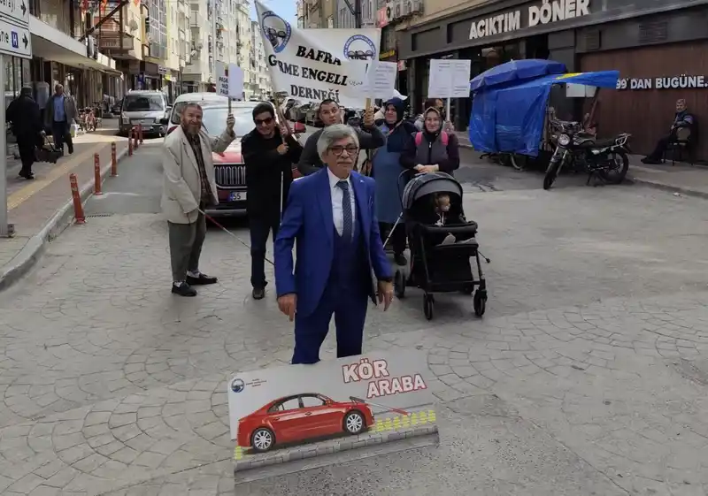 Bafra’da görme engellilerden farkındalık yürüyüşü
