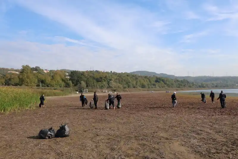 Eşme Sahili’nde temizlik seferberliği
