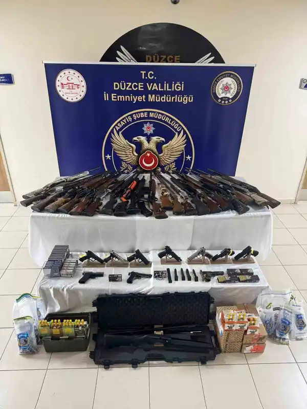 Düzce’de sosyal medya üzerinden silah teşhiri yapan şahıslara yönelik operasyon: 24 gözaltı
