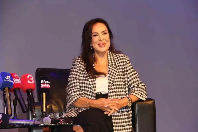 Türk sinemasının Sultanı Türkan Şoray’dan duygulandıran yorum
