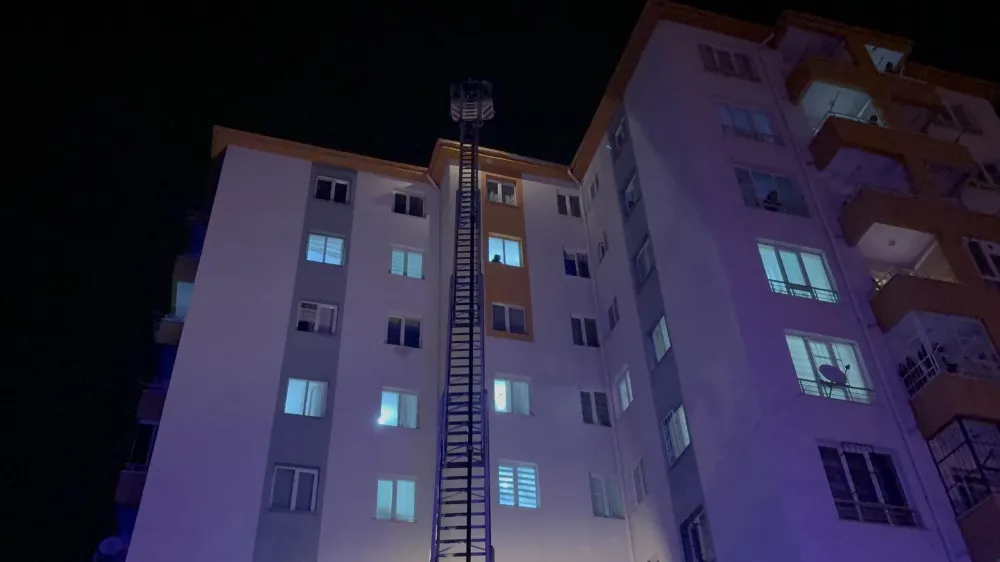 Binada yangın paniği: Ev sakinleri sokağa fırladı