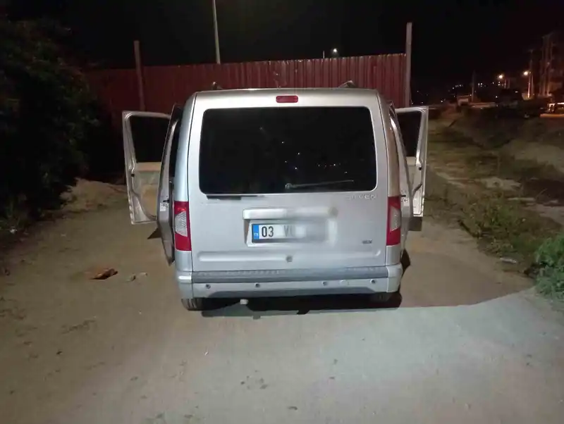 Polis ile ehliyetsiz sürücü arasında kovalamaca
