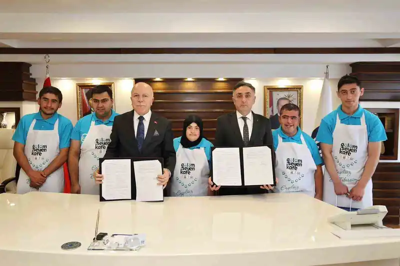 Erzurum’da özel bireylere istihdam desteği: Gülümseyen Down kafe
