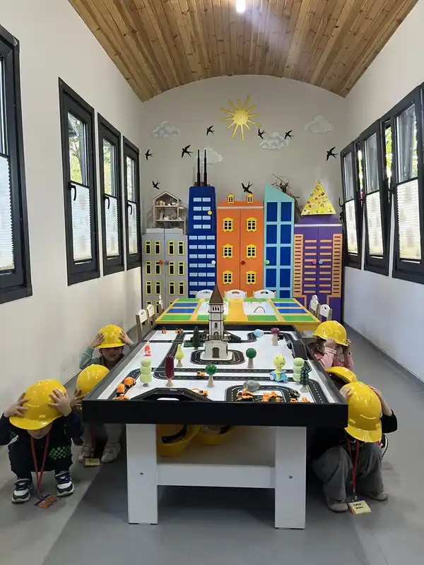 Minik mimarlara güvenli yapılar anlatıldı
