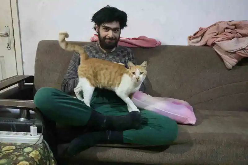 Depremin ardından eve kapanan genç sanal dünyaya bağımlı hale geldi
