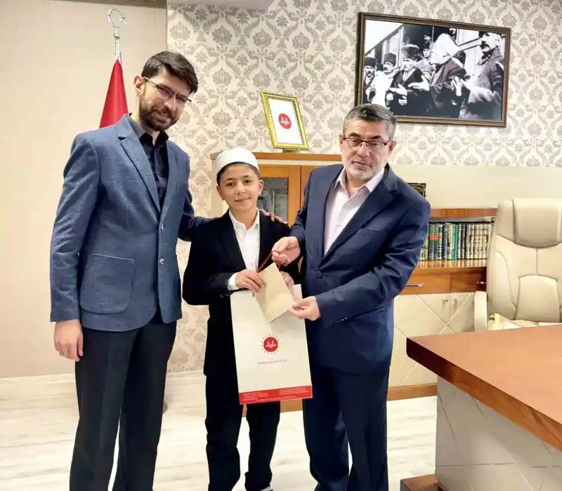 Van’da hafızlıkta bir ilk: 90 günde hafız oldu
