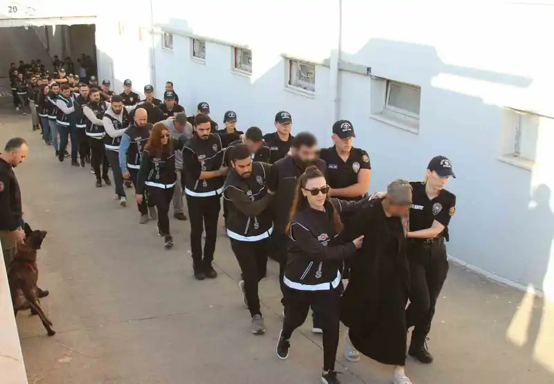 Helikopterlerin gözetiminde 