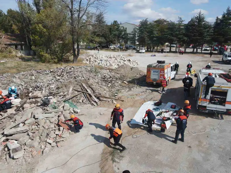 Çorum’da gerçeğini aratmayan yangın ve tahliye tatbikatı
