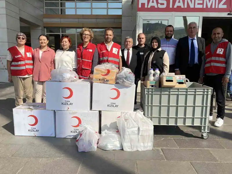 Alaşehir Kızılay’dan Devlet Hastanesi Sosyal Marketine 600 kalem yardım
