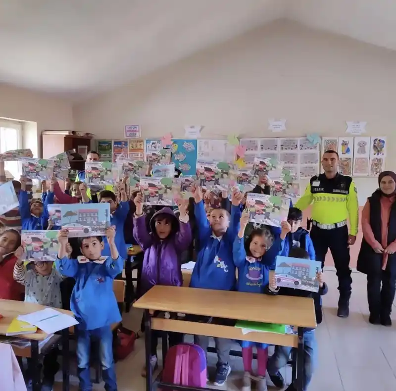 Diyadin’de jandarmadan öğrencilere trafik eğitimi
