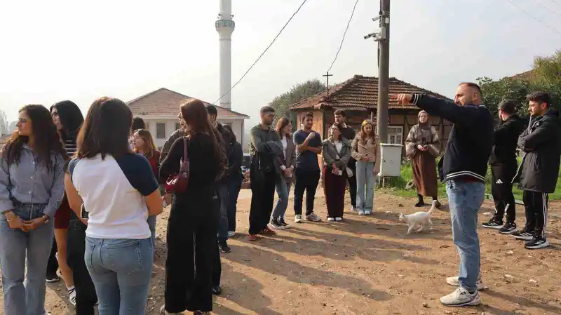 Üniversite öğrencilerine şehir turu düzenlendi
