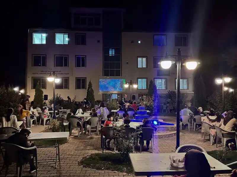 Arıcak ilçesinde açık hava sinema etkinliği
