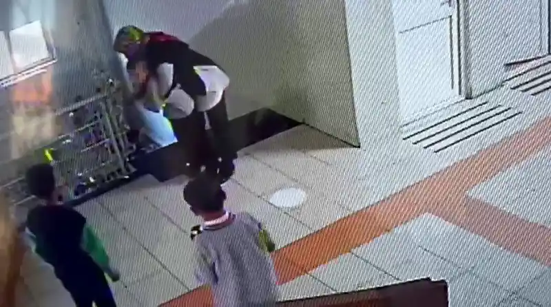 Okulda nefes borusuna yiyecek kaçan öğrenci, öğretmenin müdahalesiyle kurtuldu
