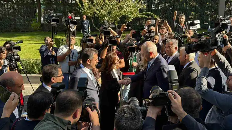 TBMM Başkanı Kurtulmuş, Diyarbakır Büyükşehir Belediyesini ziyaret etti
