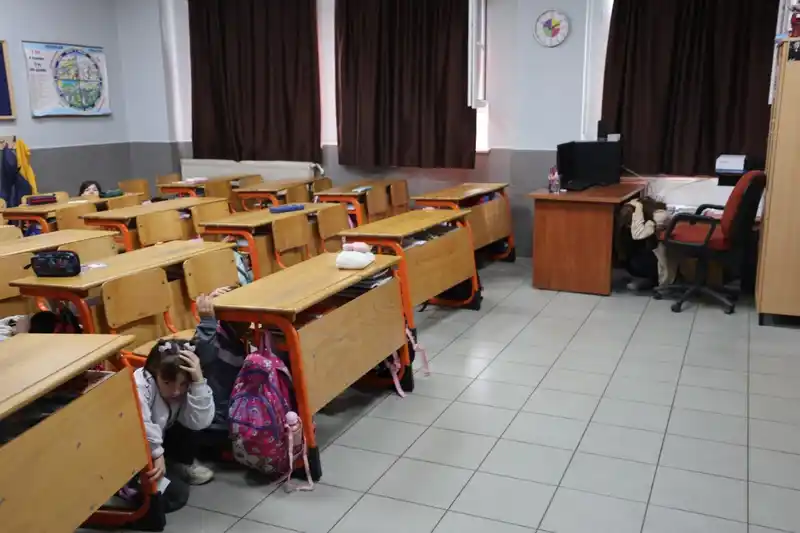 Öğrencilere afet bilinci eğitimi
