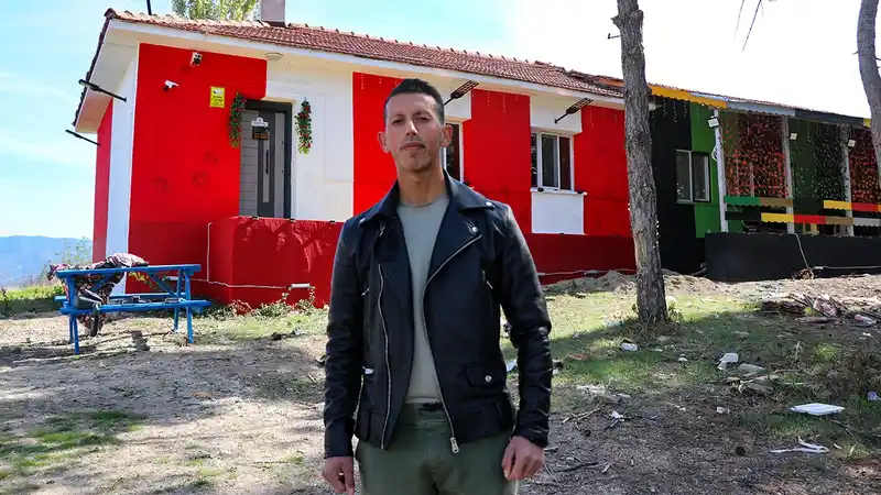 Hem imam hem de öğretmen: Atıl haldeki okulu, gençlik merkezine çevirdiler
