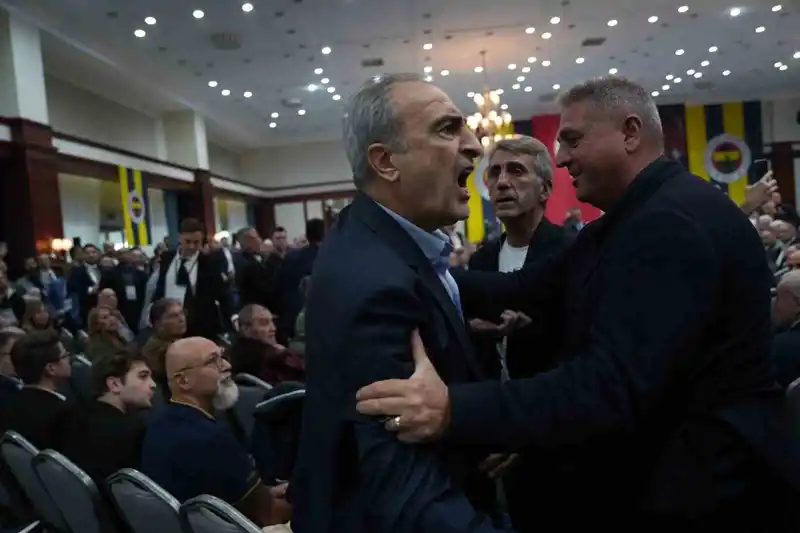Fenerbahçe Yüksek Divan Kurulu Toplantısı’nda gerginlik
