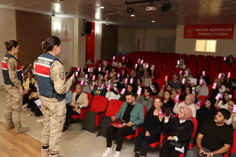 Muş’ta 160 üniversite öğrencisine KADES uygulaması anlatıldı

