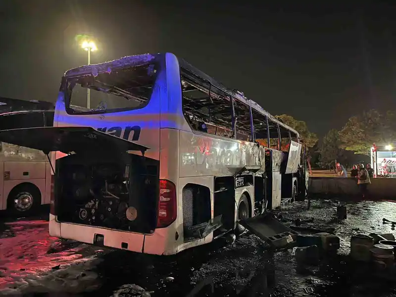 AŞTİ’de otobüs yangını paniğe neden oldu
