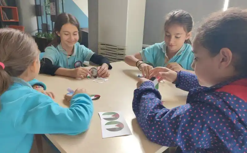 Öğrencilerden anlamlı rozet tasarımı
