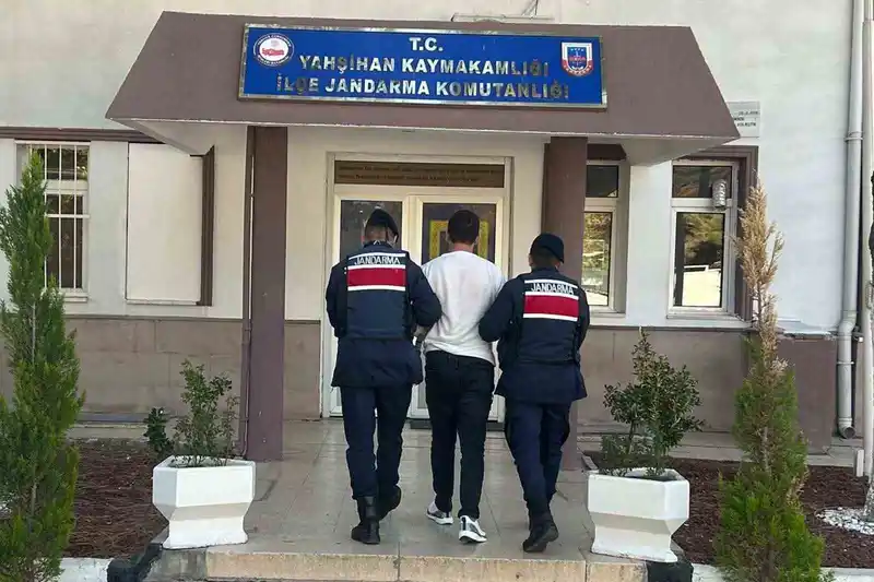 Kırıkkale’de 16 adrese eş zamanlı operasyon: 3 firari hükümlü yakalandı
