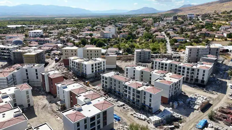 Malatya Akçadağ’da konut ve iş yeri inşaatlarında sona gelindi
