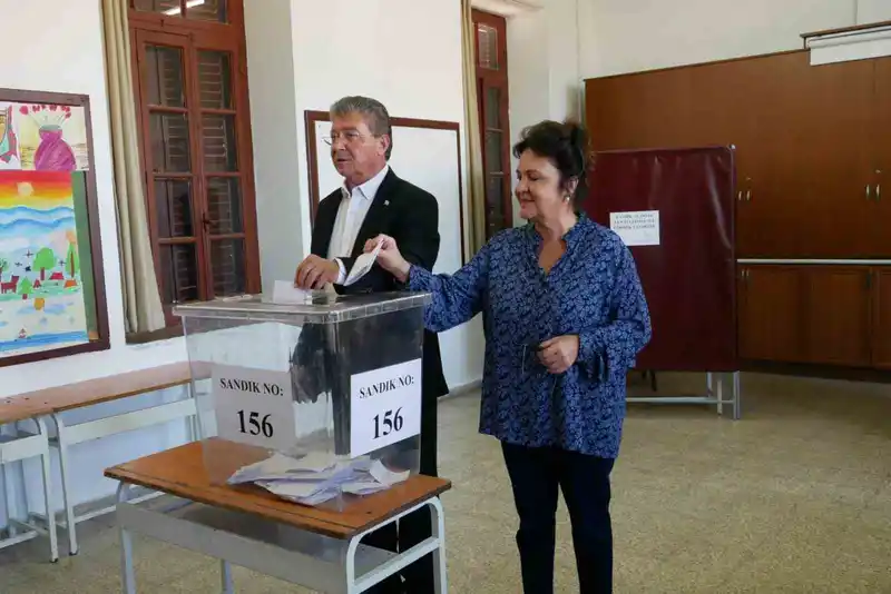 KKTC Başbakanı Üstel, oy kullandı
