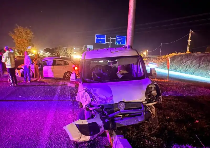 Malatya’da iki ayrı trafik kazası: 3 yaralı
