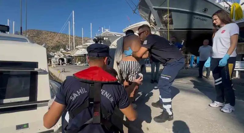 Bodrum’da gezi teknesinde yaralanan vatandaşa tıbbi tahliye
