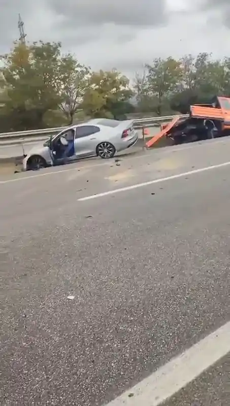 Bursa’da zincirleme kaza: 3’ü ağır 4 yaralı
