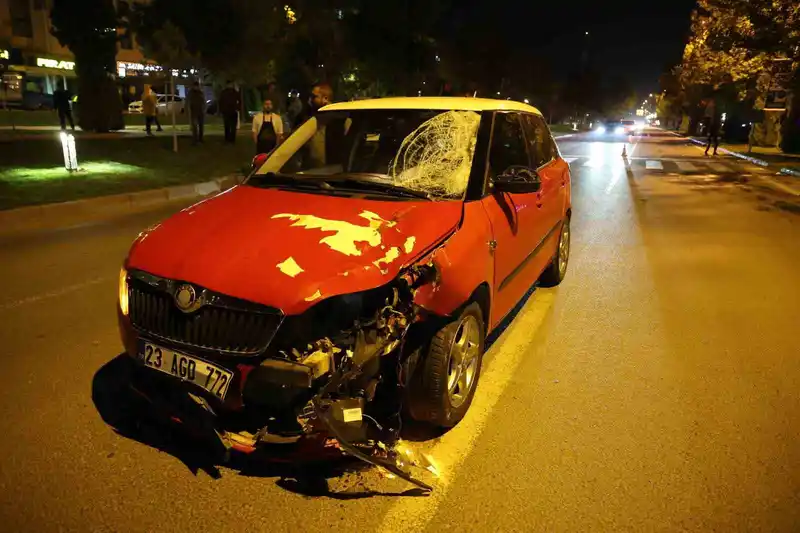 Elazığ’da otomobilin çarptığı yayalardan biri hayatını kaybetti
