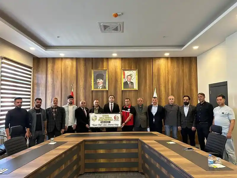 Batman’da 340 bin lira ile rekor fiyata satılan bir kilo balın geliri besicilere verildi
