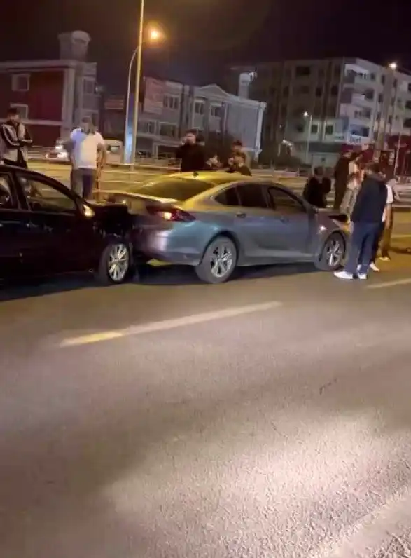 Diyarbakır’da 9 aracın karıştığı kazada 3 kişi yaralandı
