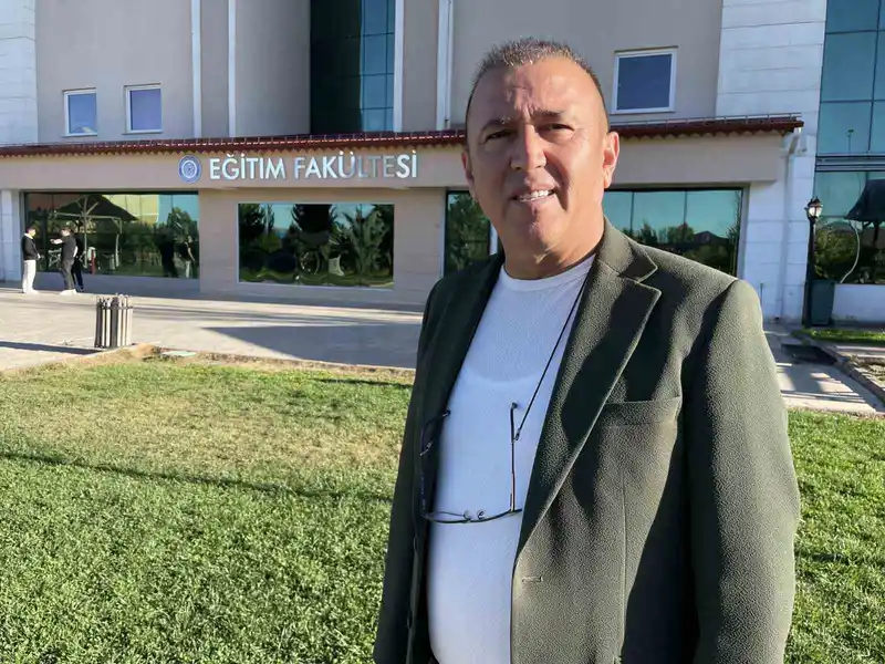 Sanal kimlik gerçeği unutturuyor, rol karmaşası bireyi intihara sürüklüyor
