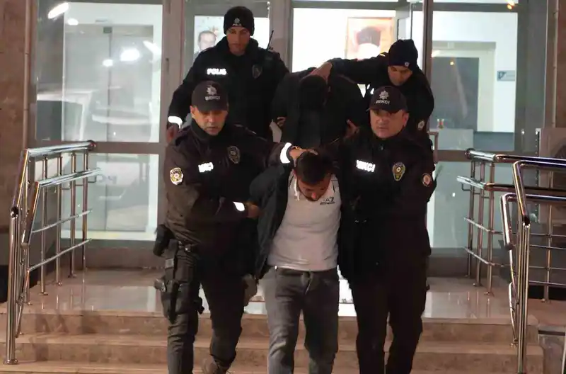 Cezaevi firarisinin kaçış denemesi başarısız oldu: Kilometrelerce süren kovalamaca sonrası yakalandı
