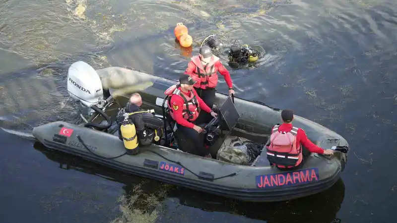 Tel örgüye sarılıp 80 kiloluk taşla suya atılan kadının ölümüyle ilgili yargılama devam etti

