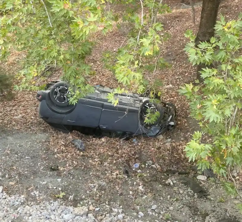 Otomobil şarampole yuvarlandı: 1 yaralı
