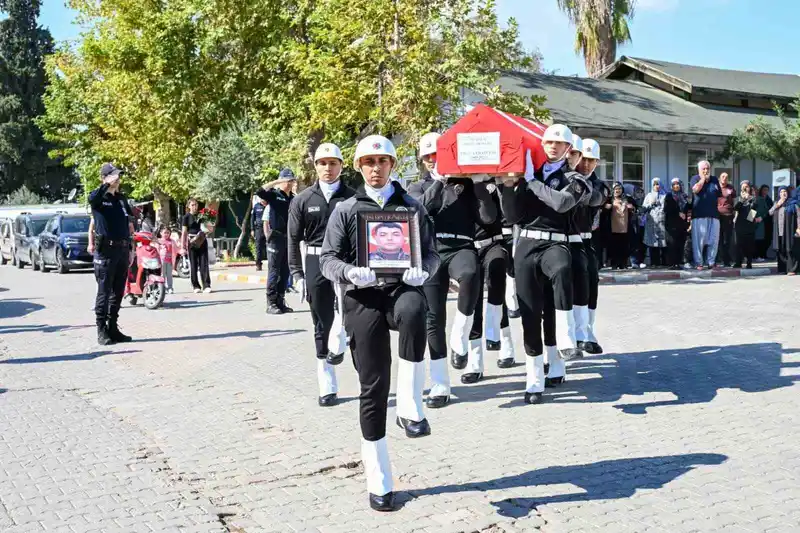 Yangında ölen polis memuru Adana’da toprağa verildi
