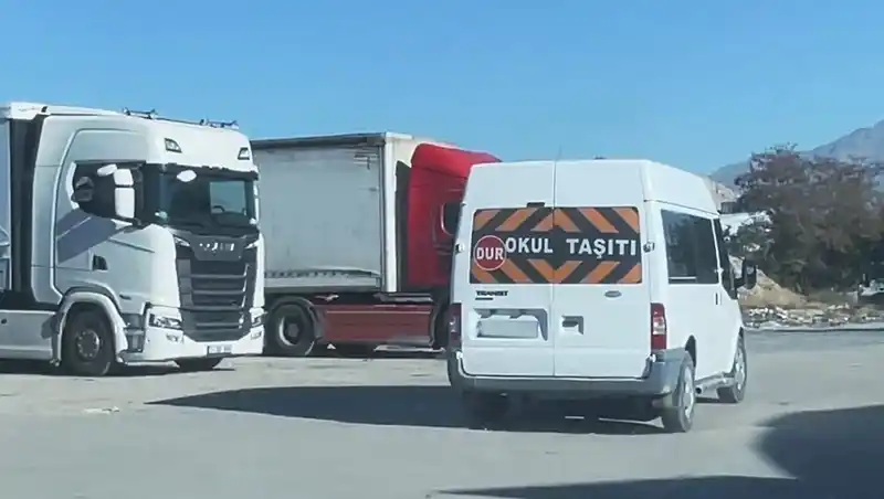 Van’da ’okul taşıtı’ yazan araçta 35 kilo metamfetamin ele geçirildi
