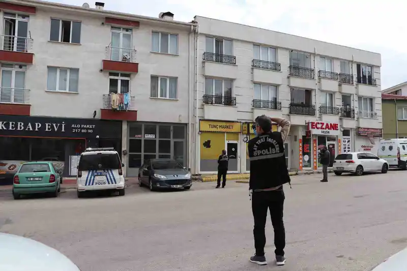 Eşinin yaşadığı binaya tüfekle ateş eden şahıs yakalandı
