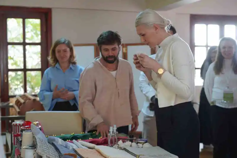 El emeği ürünler usta eller tarafından incelendi
