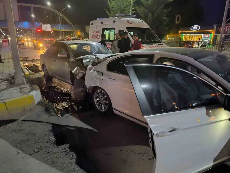 Van’da zincirleme kaza: 4 yaralı
