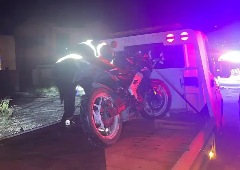 Çeşme’de plakasız, kasksız ve abartı egzozlu motorlara sıkı denetim
