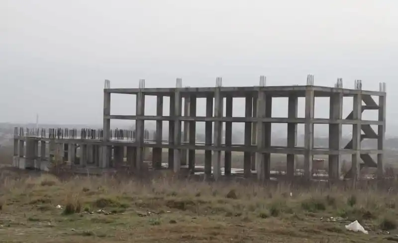 Gönen’de fakülte inşaatı yıllardır tamamlanamıyor: Hayırsever desteğiyle başlatılan proje sessizliğe büründü
